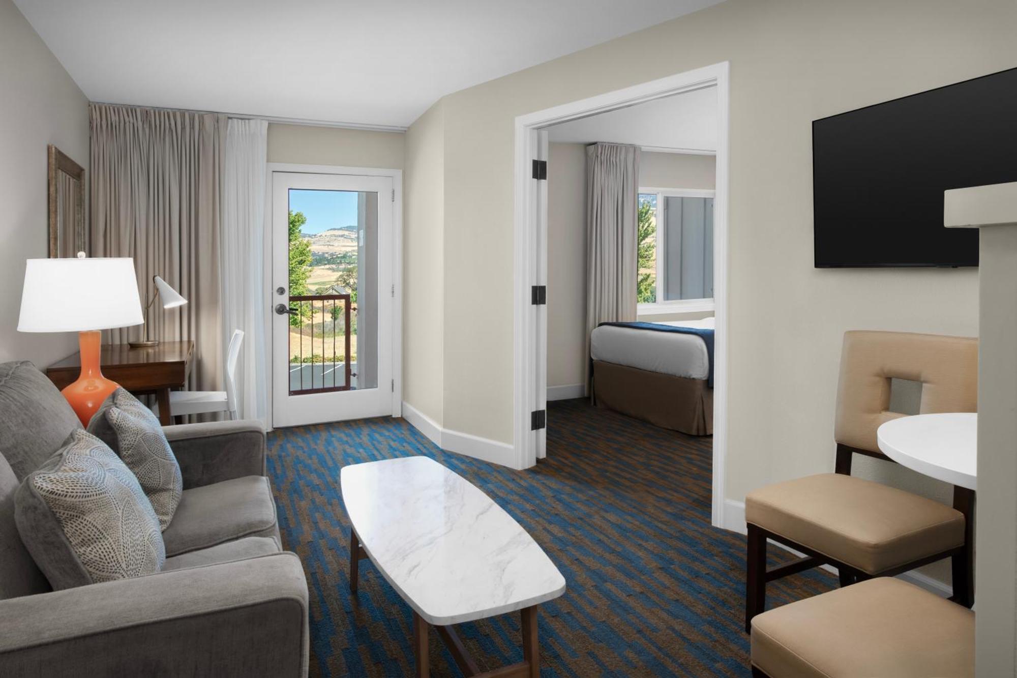 แอชแลนด์ ฮิลล์ โฮเทล แอนด์ สวีท Hotel ภายนอก รูปภาพ