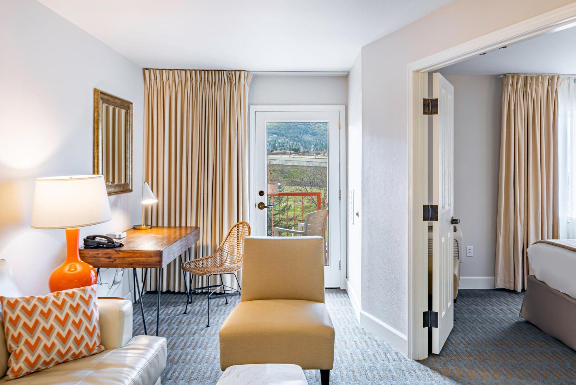 แอชแลนด์ ฮิลล์ โฮเทล แอนด์ สวีท Hotel ภายนอก รูปภาพ